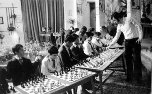 Într-un simultan la Palatul Pionierilor în 1973