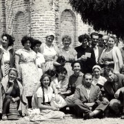 Eleonora Gogâlea într-un grup de şahişti, datată aprox. 1960