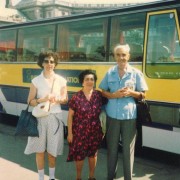 Susana Makai împreună cu părinţii la Viena, 1984