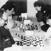 Mihail Marin cu piesele albe împotriva lui Șerban Neamțu