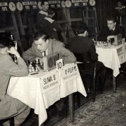 1953 - Aspect de la partida Sliwa – Filip. În plan secund, Petrosian (cu spatele) – Ciocâltea