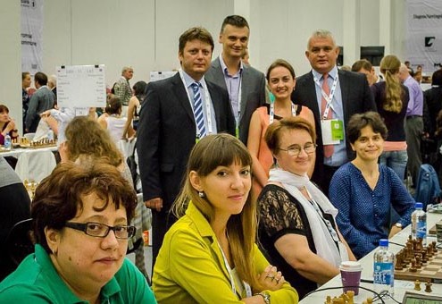 2014, Olimpiada Tromso – Echipa feminină a României: Elena-Luminiţa Cosma, Irina Bulmaga, Cristina-Adela Foişor, Corina-Isabela Peptan. În spate: Vladimir Danilov - secretarul general al F.R. Șah, Ciprian Nanu – căpitanul echipei feminine, Alina L'ami, Sorin Iacoban – președintele F.R. Șah