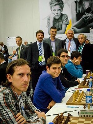 2014, Olimpiada Tromso – Echipa masculină a României: Levente Vajda, Vlad-Cristian Jianu, Mircea Pârligras, Constantin Lupulescu. În spate: Vladimir Danilov - secretarul general al F.R. Șah, Ciprian Nanu – căpitanul echipei feminine, Sorin Iacoban – președintele F.R. Șah, Sergiu Grunberg – căpitanul echipei masculine