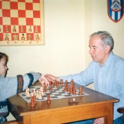 Gheorghe Candea, în timpul unei partide de antrenament cu nepoata sa Andreea